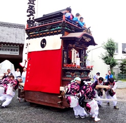 写真：大井区の山車（聖車）