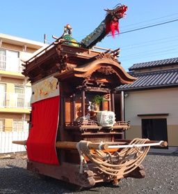 写真：馬場区の山車（蛇車）