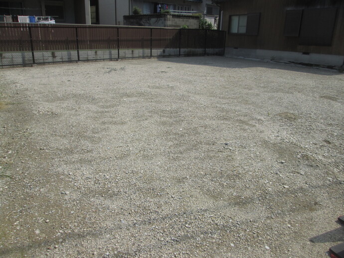 駐車場B