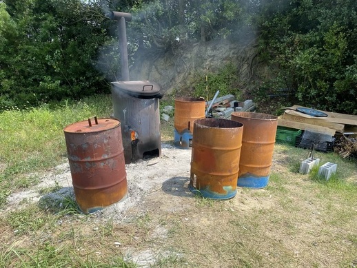 ドラム缶による野焼き